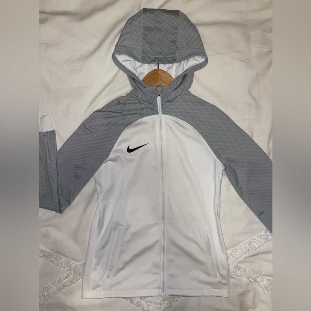 Nike kids dri fit sweater